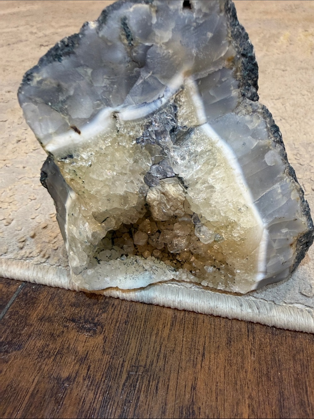Brazilian agate geode with‎ quartz and calcite crystals. SH-XZ